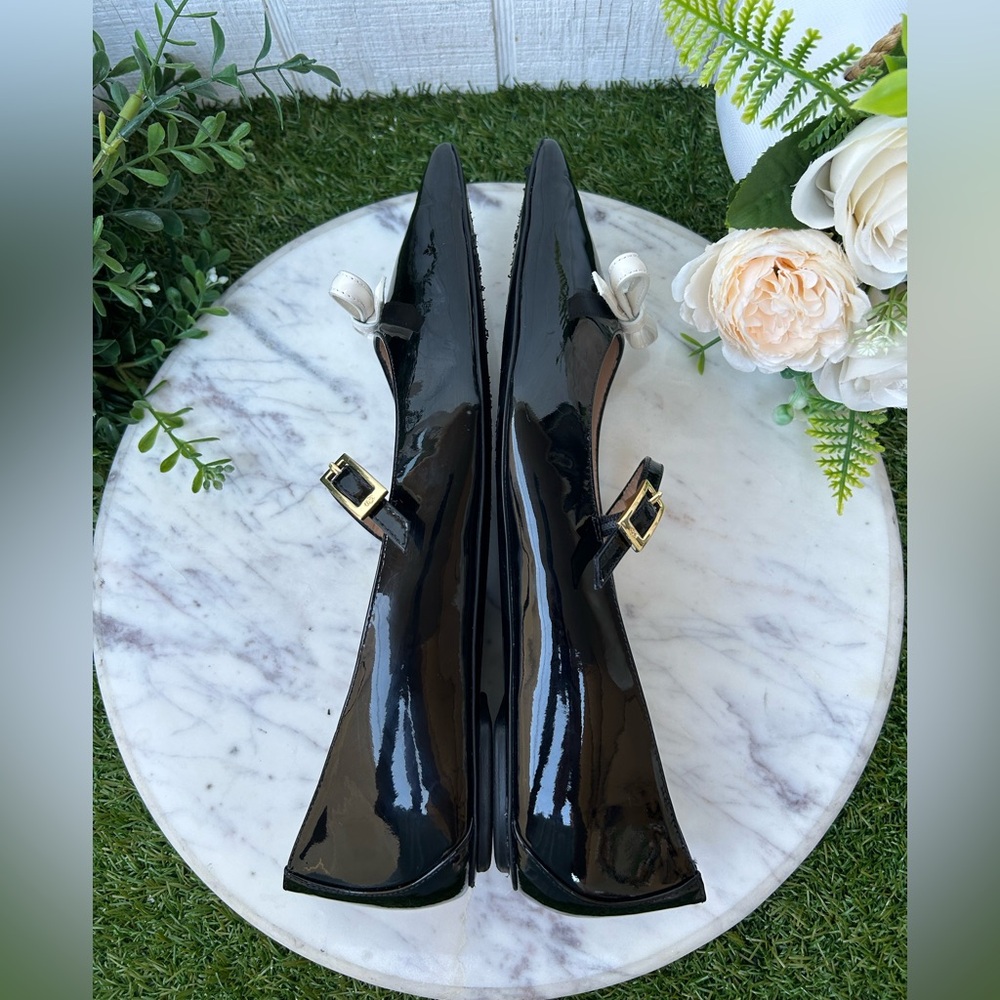 STUART WEITZMAN FELICITY MARY JANE
FLAT in BLACK/CREAM Sz 10 gently used
$425 - Picture 14 of 16